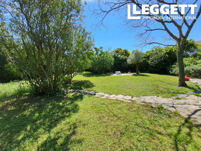 Image No.8-6 Bed House for sale