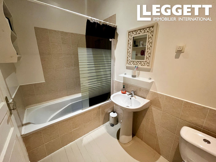 Image No.8-2 Bed House for sale