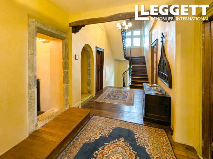 Image No.7-8 Bed House for sale