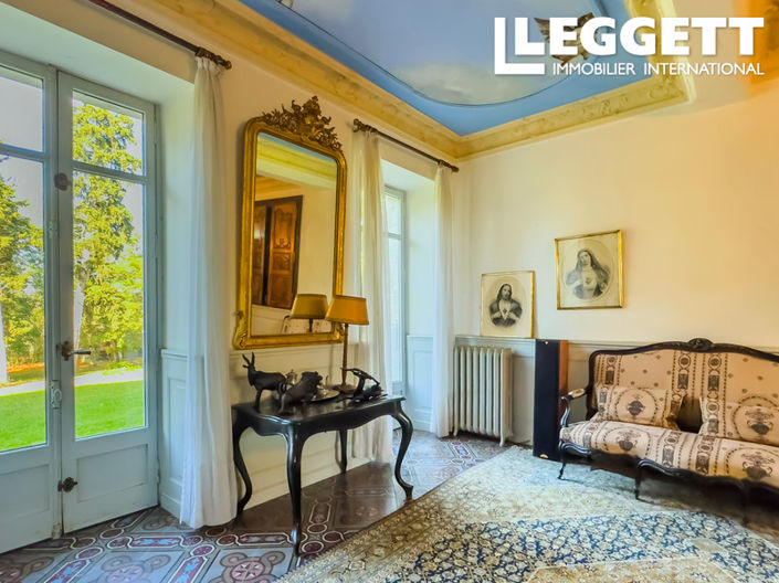 Image No.6-14 Bed Chateaux for sale