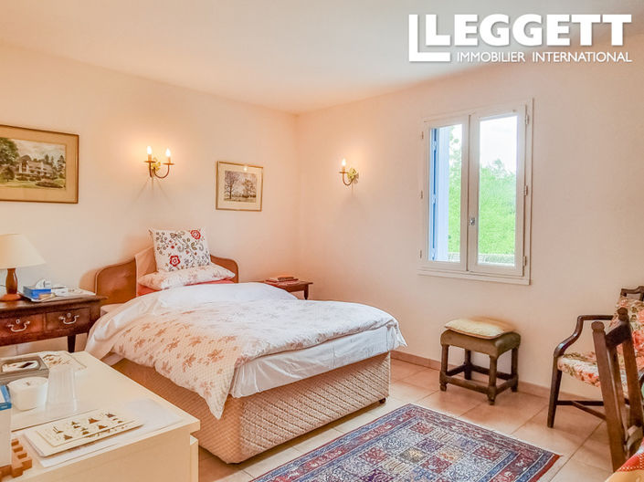 Image No.7-5 Bed House for sale