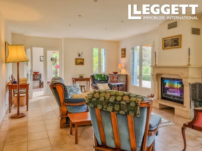 Image No.8-5 Bed House for sale