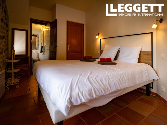 Image No.10-14 Bed Commercial for sale