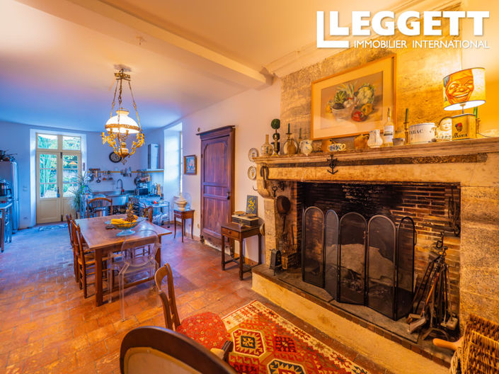 Image No.6-8 Bed House for sale