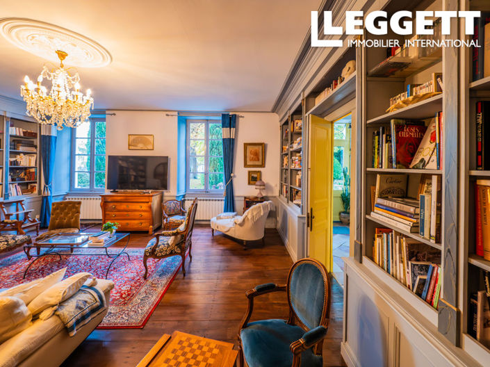 Image No.8-8 Bed House for sale