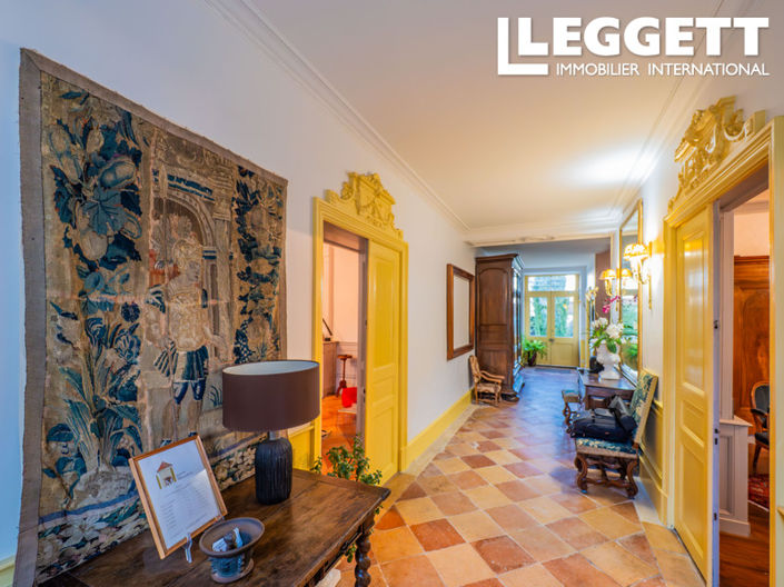 Image No.9-8 Bed House for sale