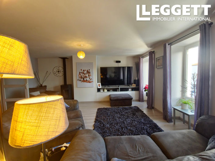 Image No.8-6 Bed House for sale