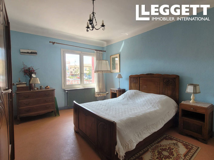 Image No.8-5 Bed House for sale