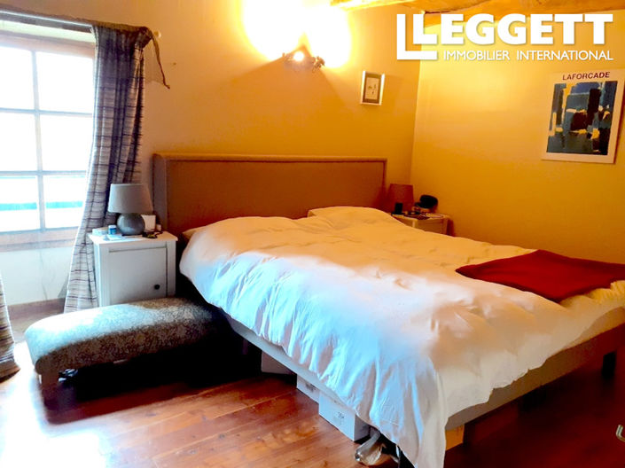 Image No.8-4 Bed House for sale