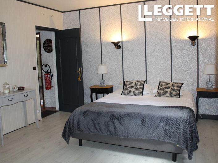 Image No.5-9 Bed House for sale