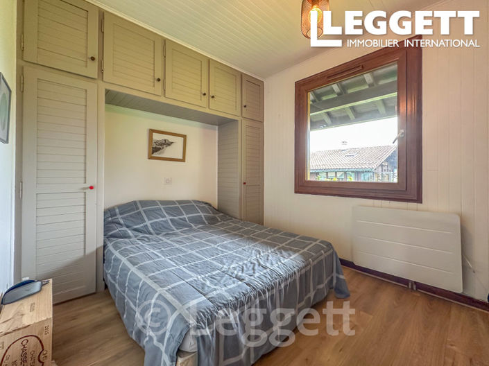 Image No.10-3 Bed House for sale