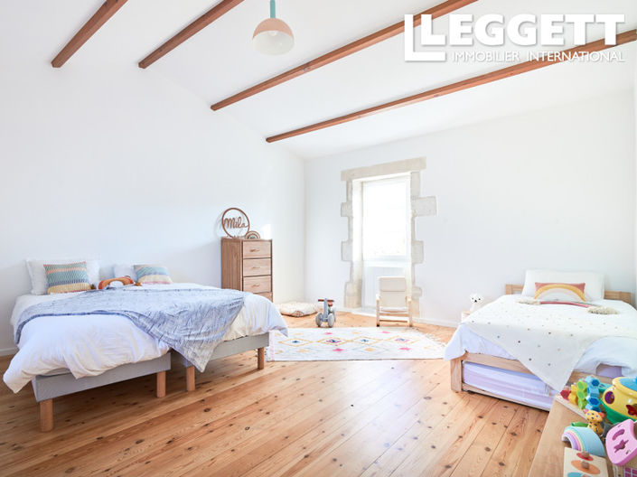 Image No.8-4 Bed House for sale