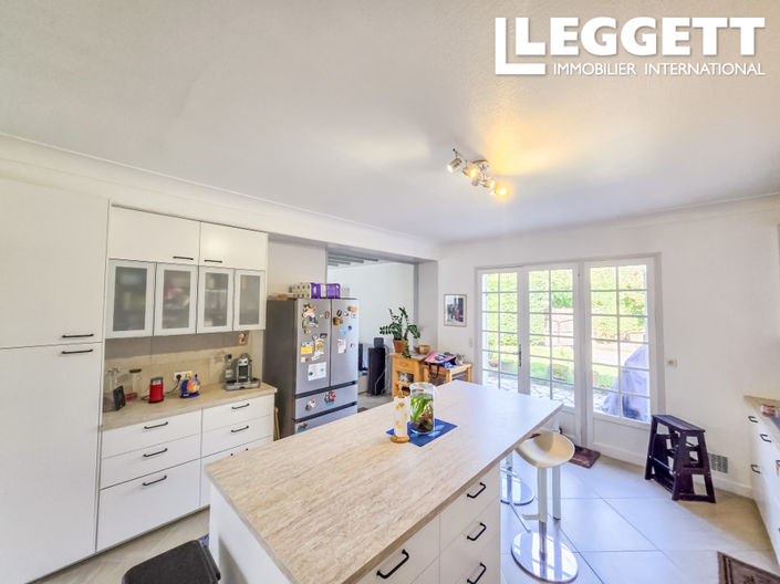 Image No.6-6 Bed House for sale