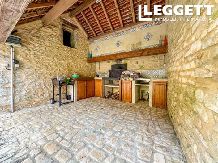 Image No.10-3 Bed House for sale