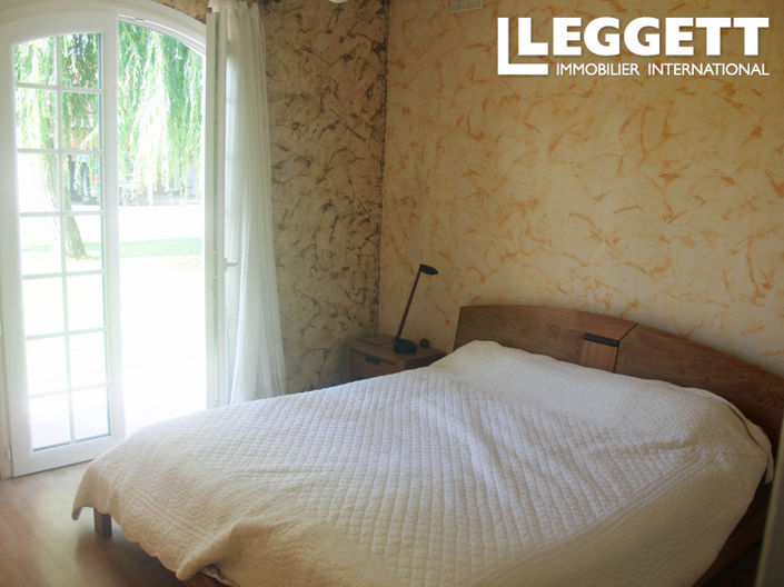 Image No.8-6 Bed House for sale