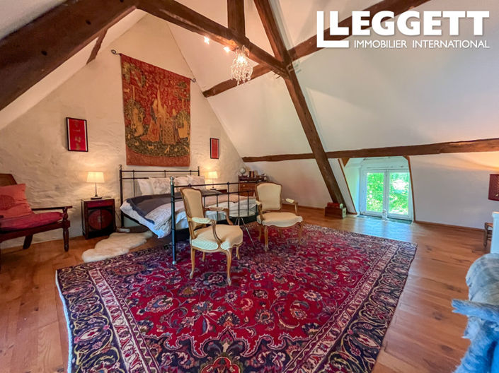 Image No.8-6 Bed House for sale