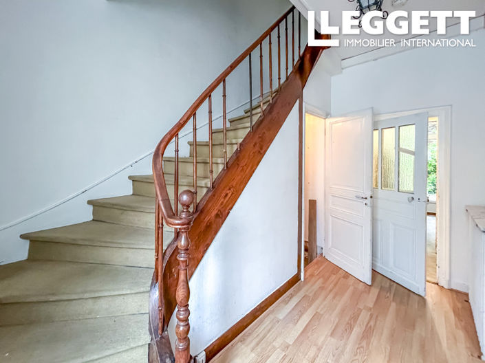 Image No.1-4 Bed House for sale