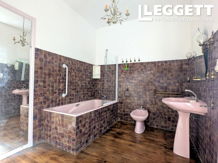 Image No.8-4 Bed House for sale