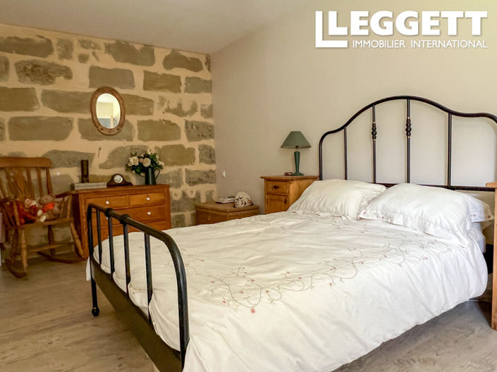 Image No.10-4 Bed House for sale