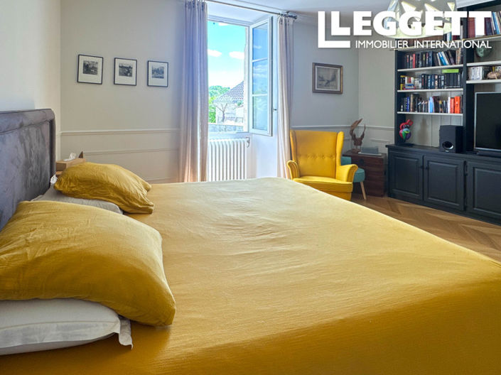 Image No.8-7 Bed House for sale