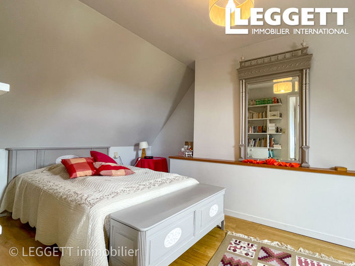 Image No.9-8 Bed House for sale