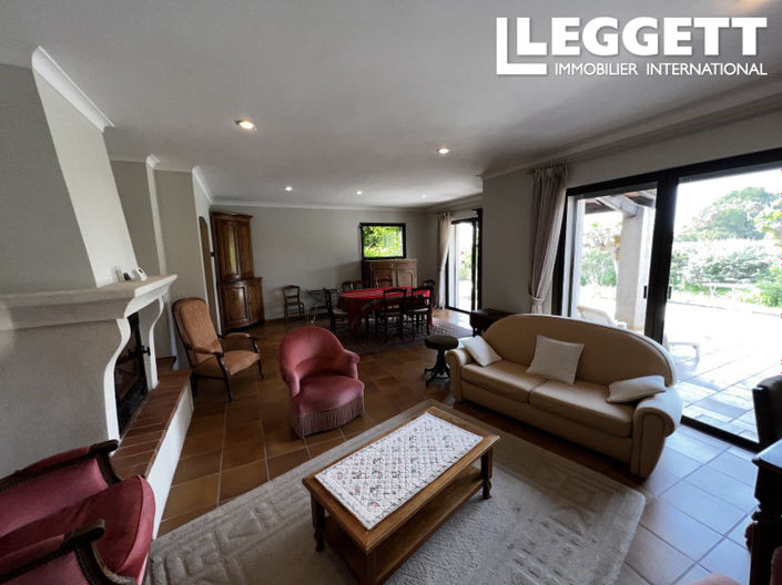 Image No.8-3 Bed House for sale