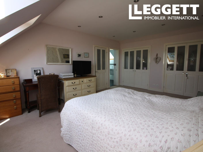 Image No.9-5 Bed House for sale