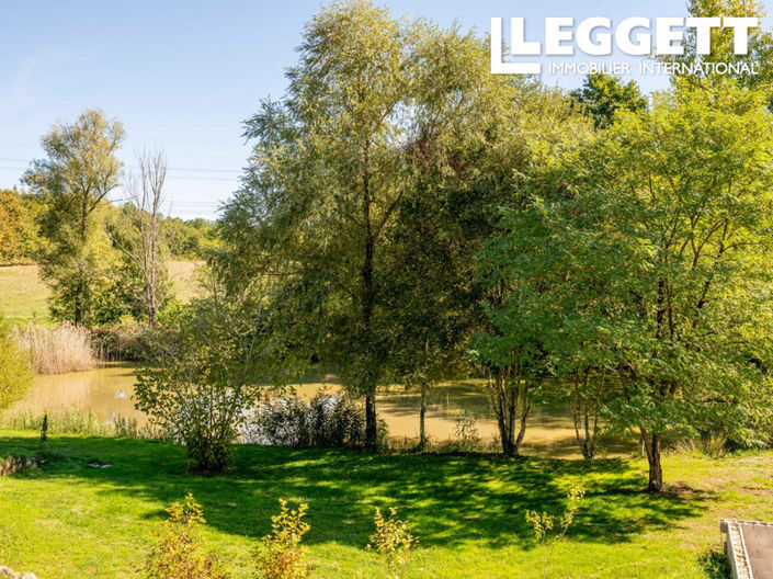 Image No.10-12 Bed House for sale