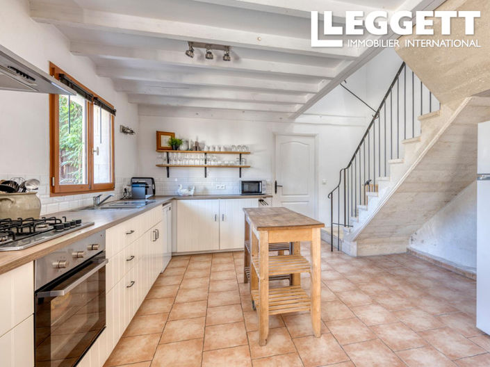 Image No.8-12 Bed House for sale