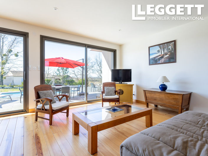 Image No.10-3 Bed House for sale