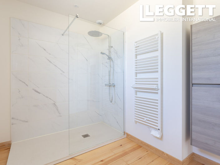 Image No.8-3 Bed House for sale