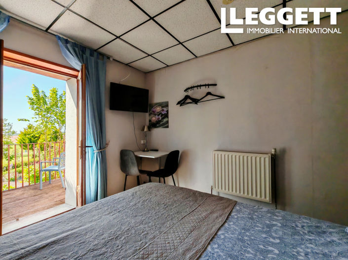 Image No.6-Commercial de 8 chambres à vendre à Lalizolle