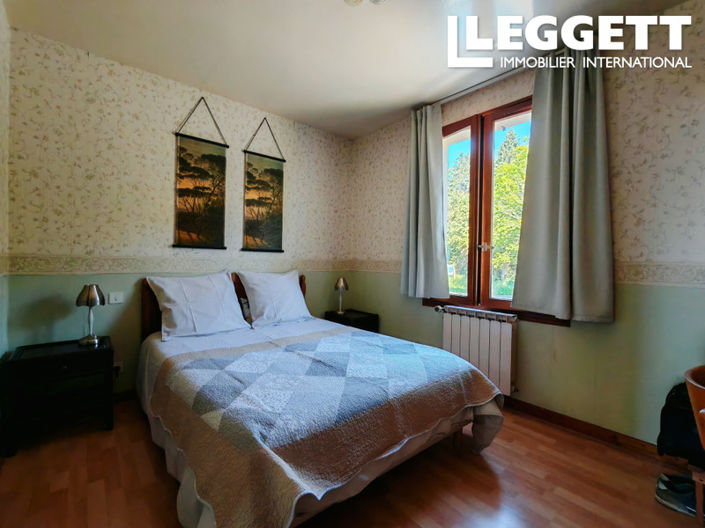 Image No.8-Commercial de 8 chambres à vendre à Lalizolle