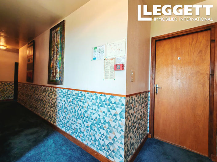 Image No.9-Commercial de 8 chambres à vendre à Lalizolle