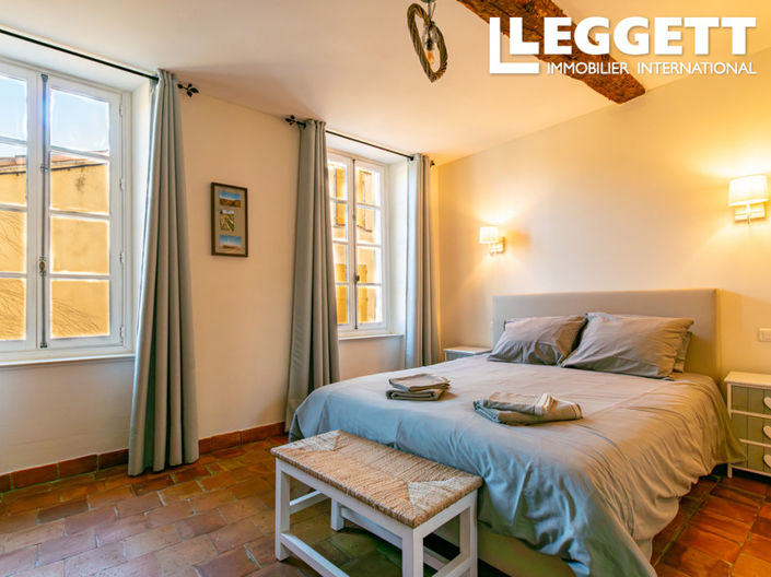 Image No.3-8 Bed House for sale