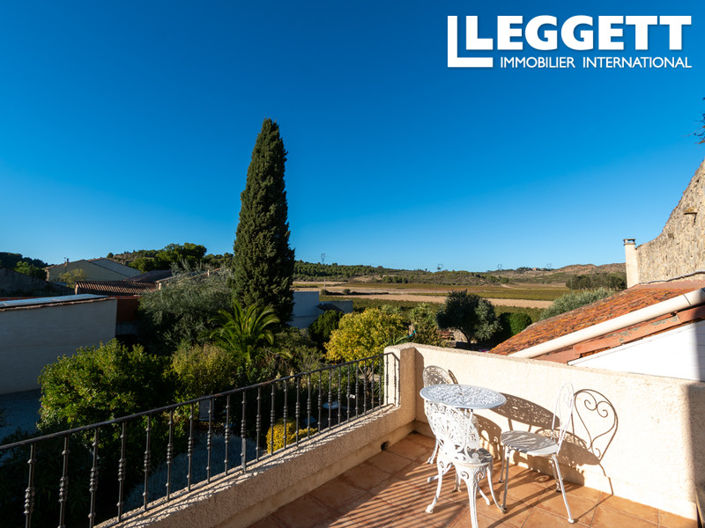 Image No.6-8 Bed House for sale