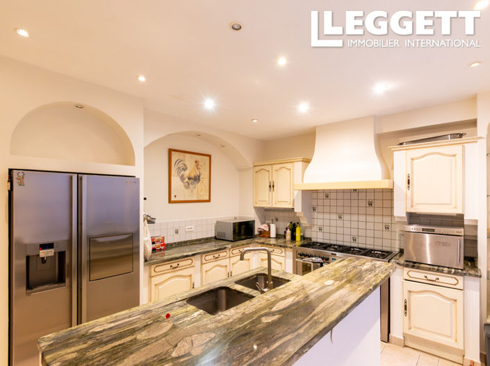 Image No.8-8 Bed House for sale