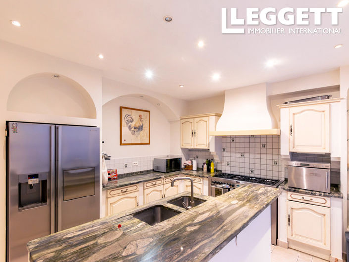 Image No.8-8 Bed House for sale
