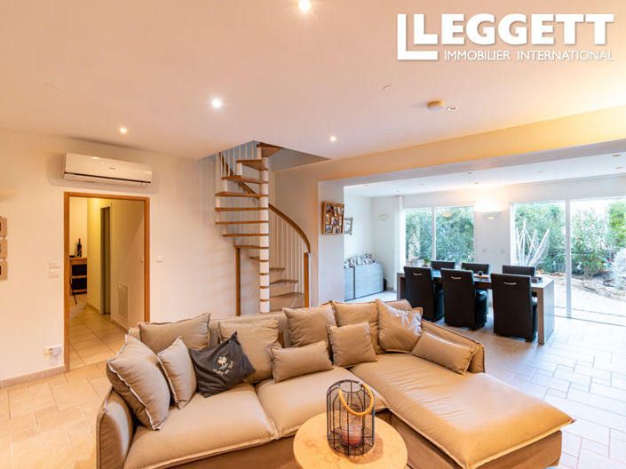 Image No.9-8 Bed House for sale