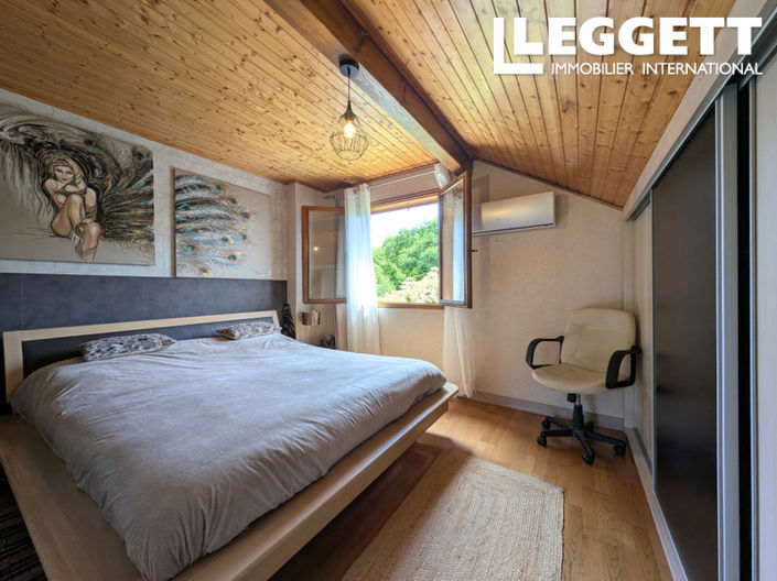 Image No.10-4 Bed House for sale