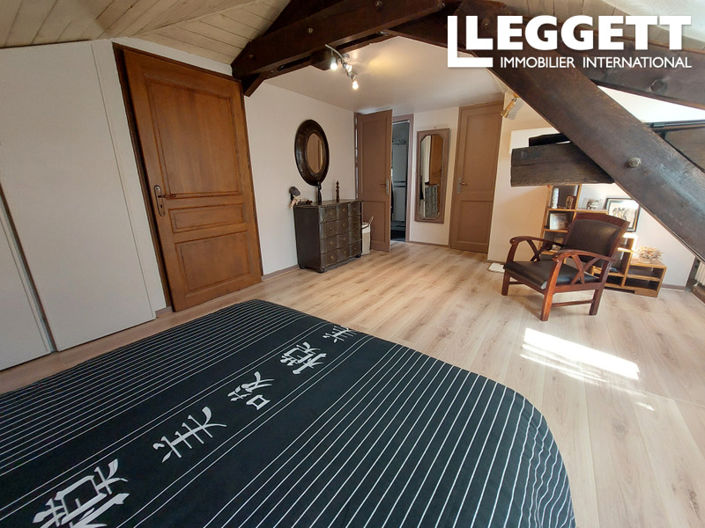 Image No.8-5 Bed House for sale