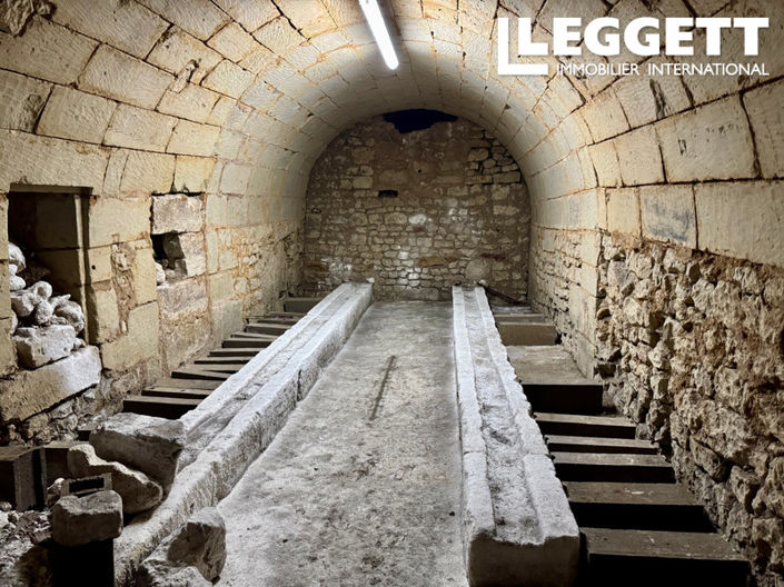 Image No.9-8 Bed House for sale