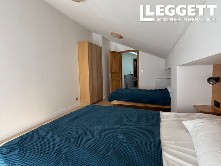 Image No.6-5 Bed House for sale