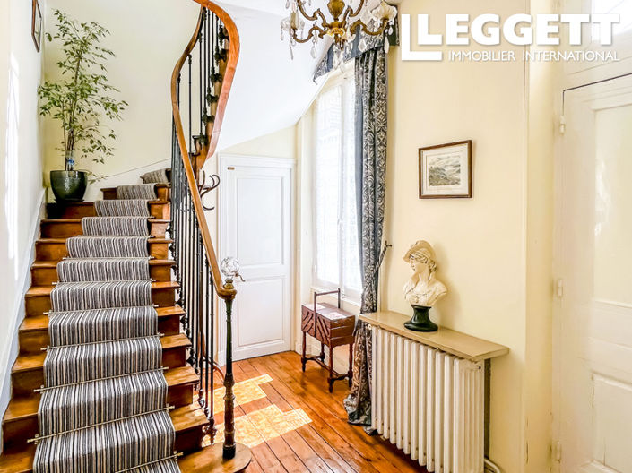 Image No.8-6 Bed House for sale