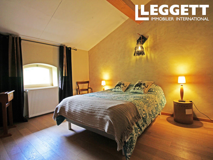 Image No.8-6 Bed House for sale