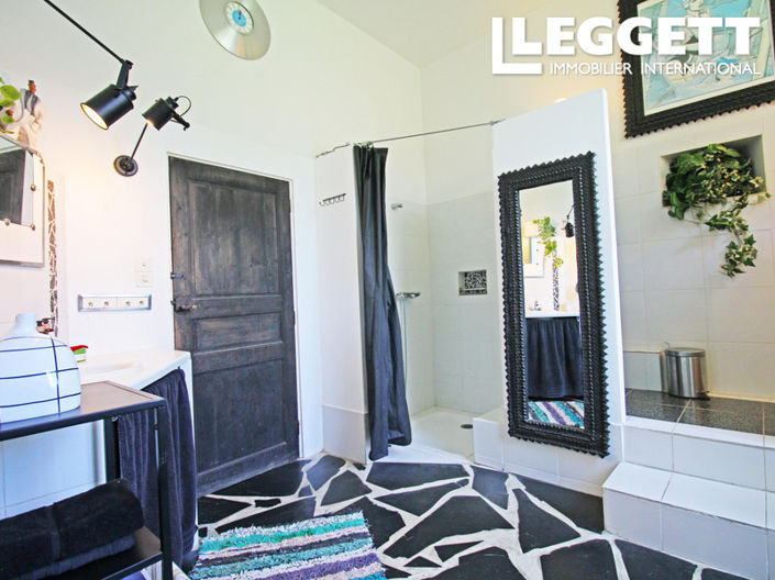 Image No.9-6 Bed House for sale