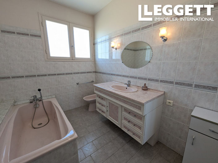 Image No.7-5 Bed House for sale