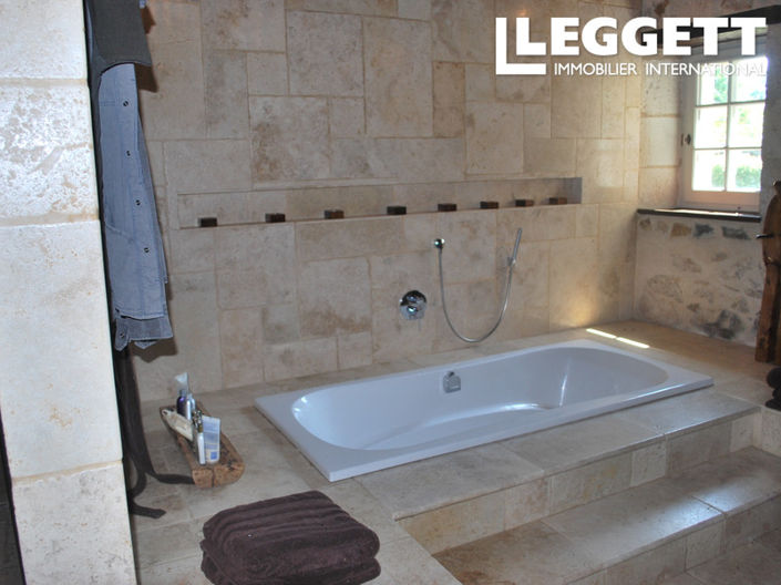 Image No.8-4 Bed House for sale