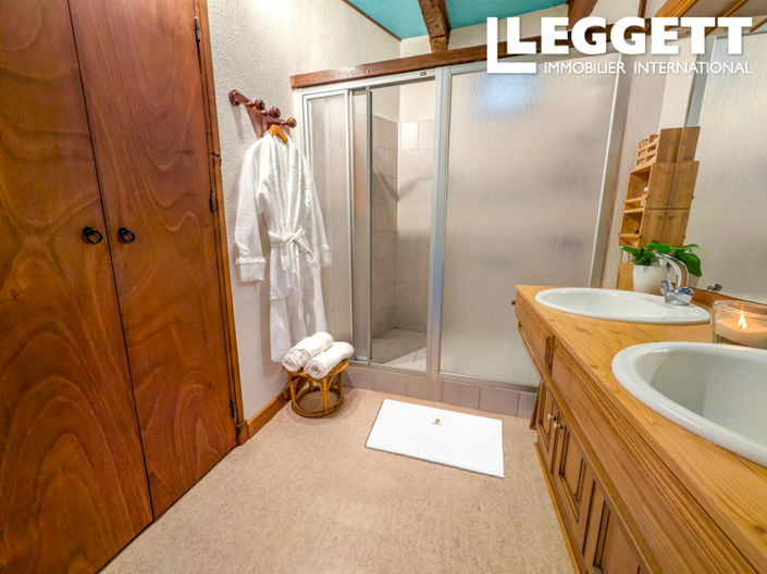 Image No.8-4 Bed House for sale