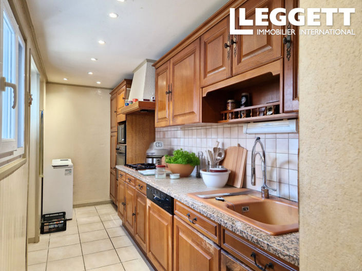 Image No.6-5 Bed House for sale